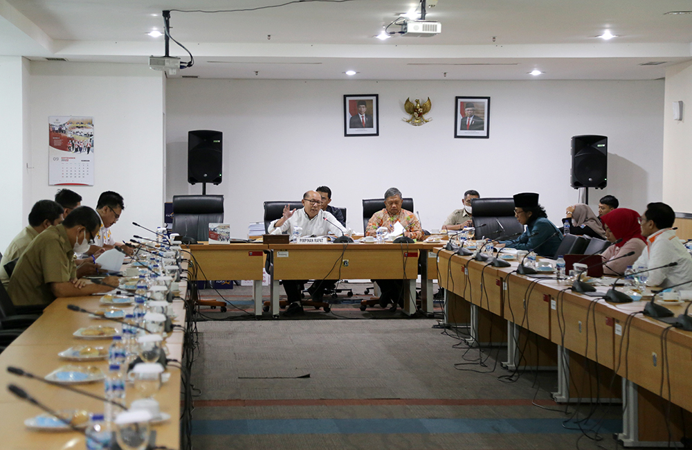 Bapemperda Gelar Rapat Dengar Pendapat Terhadap Raperda PL2SE